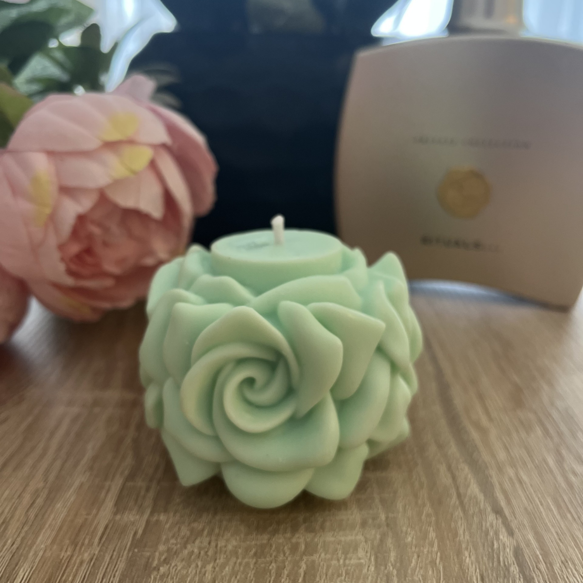 bougie tour de roses pet de singe