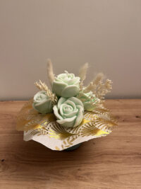 bouquet 5 roses pet de singe décoratif