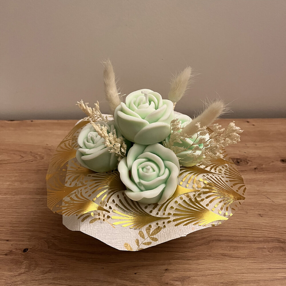 bouquet 5 roses pet de singe décoratif