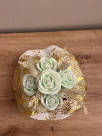 bouquet 5 roses pet de singe décoratif